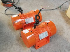 河北邯鄲XVM-0.7-2振動(dòng)電機(jī)已發(fā)貨，請(qǐng)楊經(jīng)理注意查收！